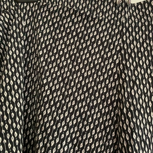 Light rayon capris - Picture 3 of 3